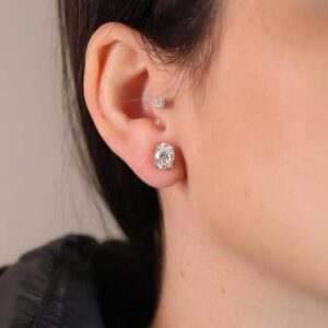 Brinco oval Moissanite